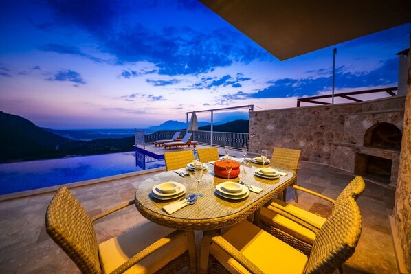 Outdoor dining - Villa Buket (Kas)