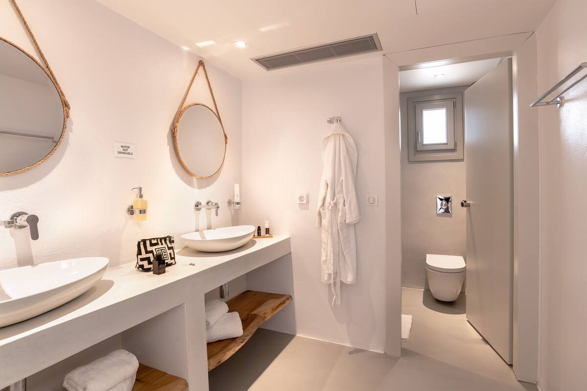 premium suite with private pool & sea view | bathroom | shower, rainfall showerhead, free toiletries, hair dryer