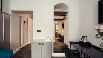 Deluxe Double Room | Living area | 35-inch Smart TV with digital channels, TV, books