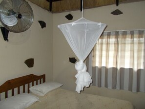 Chalet Comfort, Beberapa Tempat Tidur, Bebas Asap Rokok, pemandangan kebun | Selimut bulu angsa, minibar, dan didekorasi berbeda-beda