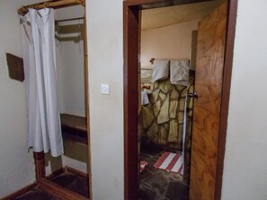 Chalé conforto, várias camas, para não fumantes, vista para o jardim | Comodidades do quarto