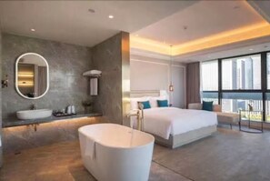 Executive Room, 1 King Bed | Bathroom | Shower, rainfall showerhead, free toiletries, hair dryer
