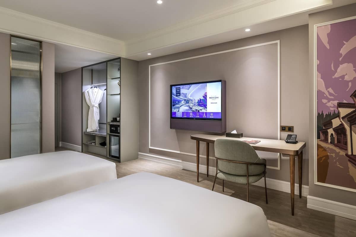 Superior Room, 2 Twin Beds | Minibar, in-room safe, desk, blackout drapes