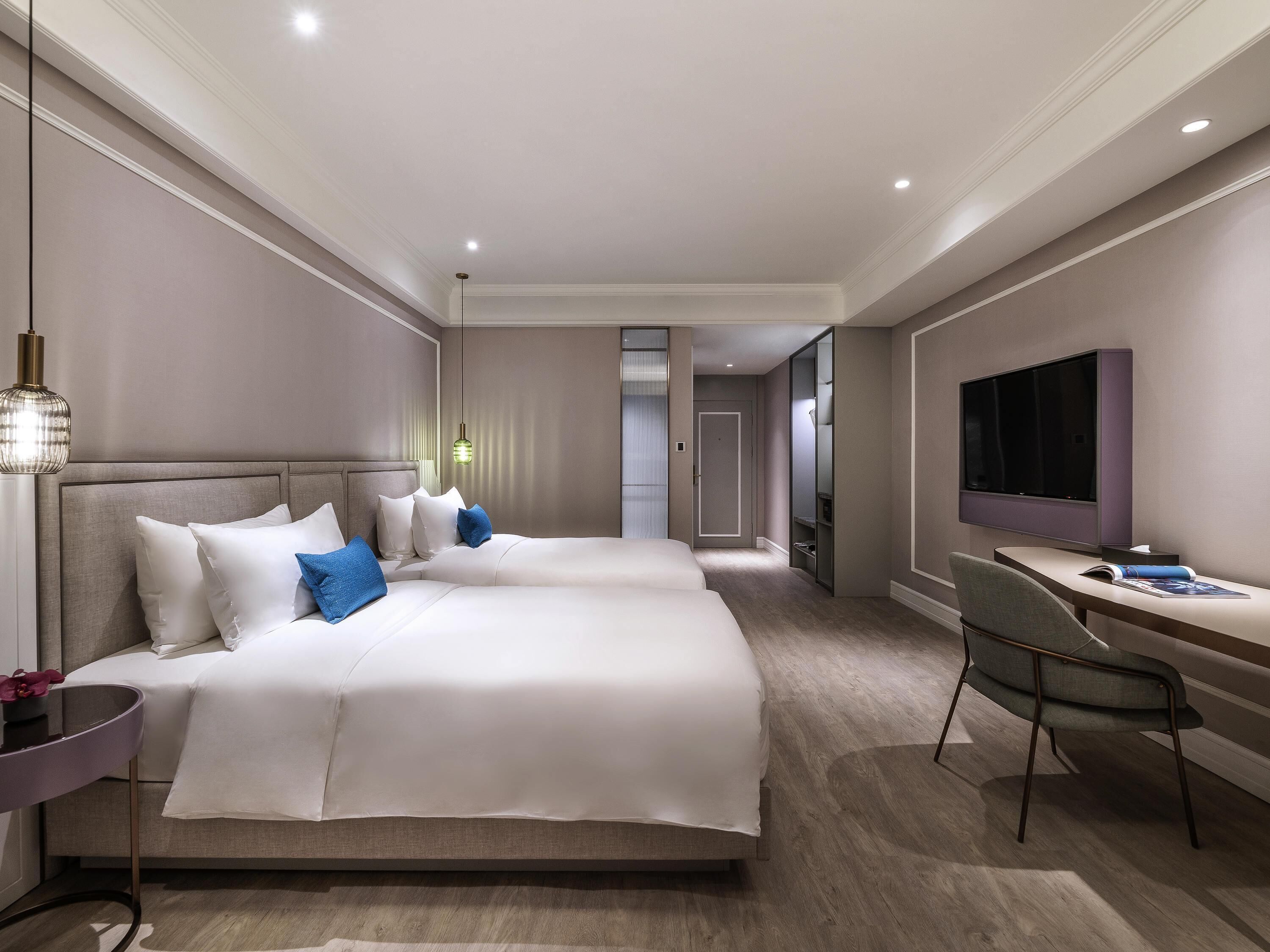 Deluxe Room, 2 Twin Beds | Minibar, in-room safe, desk, blackout drapes