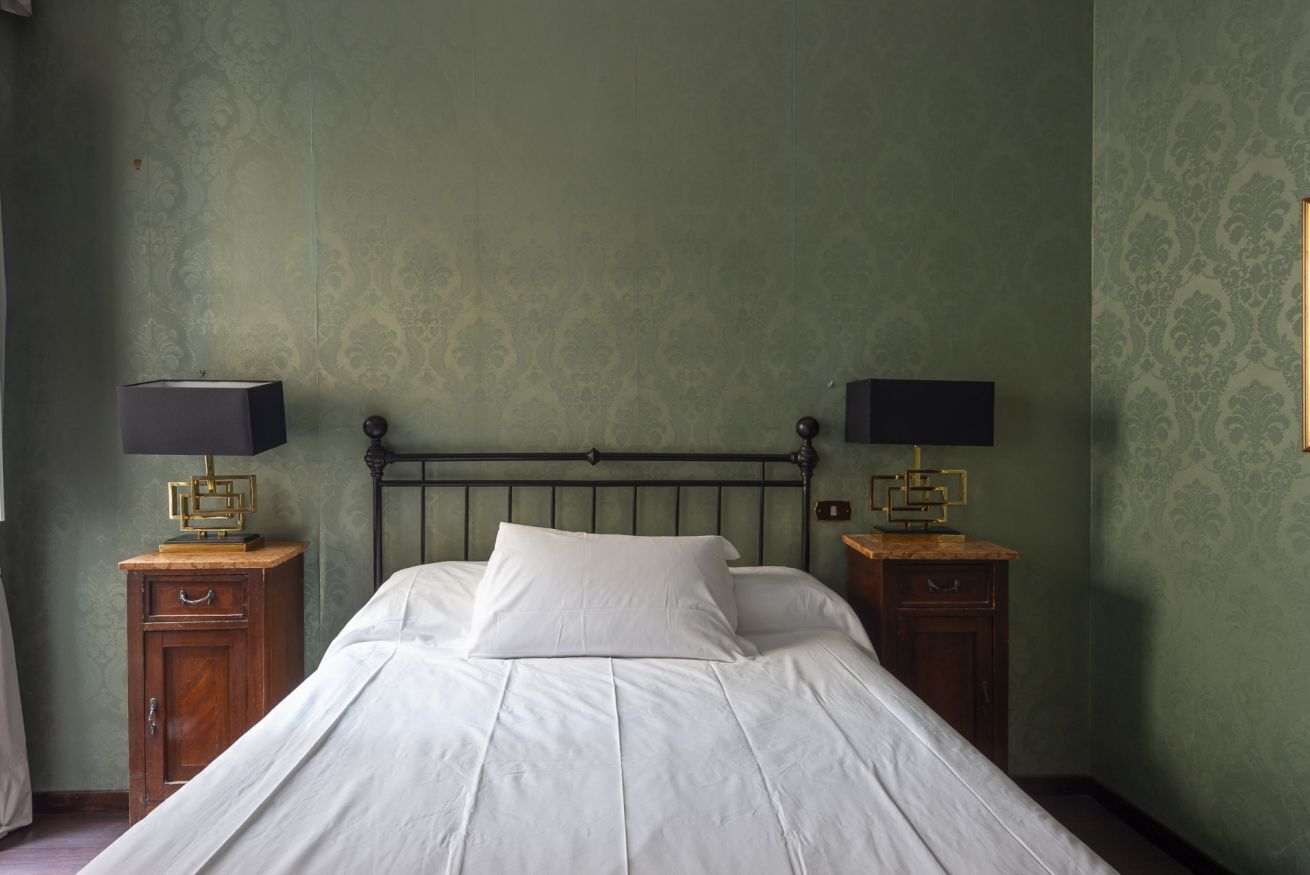 4 bedrooms, iron/ironing board, Internet, bed sheets