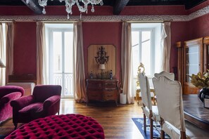 Interior - Spanish Steps Luxury Apartment (Rome)