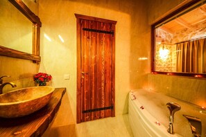 Villa | Bathroom