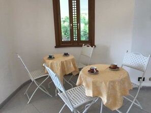Free daily continental breakfast