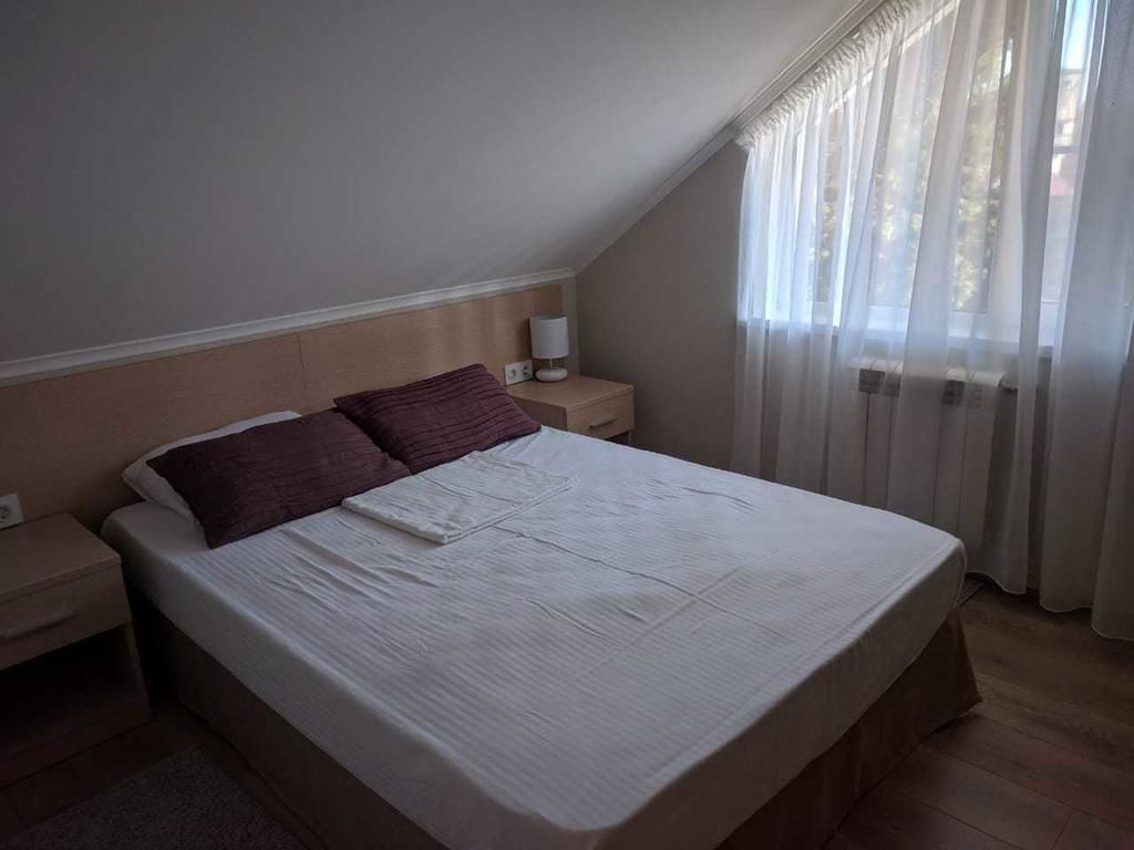 Family Room | Iron/ironing board, free WiFi, bed sheets
