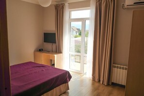 Double or Twin Room, Balcony | Iron/ironing board, free WiFi, bed sheets