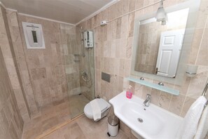 Villa | Bathroom | Shower, hair dryer, towels