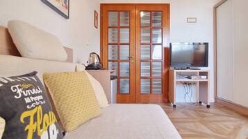 Suite, 2 Schlafzimmer, Meerblick | Wohnbereich | Flachbildfernseher