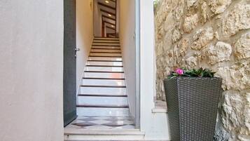 Apartment, 1 Schlafzimmer, Meerblick | 2 Schlafzimmer, kostenloses WLAN, Bettwäsche