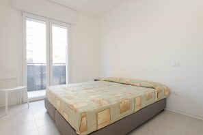 Berços (sobretaxa), Wi-Fi (sobretaxa), roupa de cama