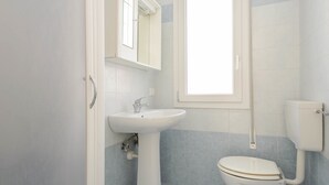 Apartemen, 3 kamar tidur (L) | Kamar mandi