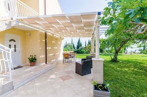 Apartment (Comfort One-Bedroom Apartment with Te) | Terrasse/Patio