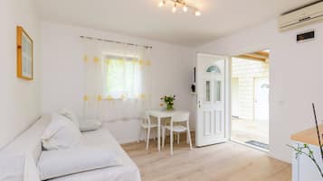 Appartement (One-Bedroom Apartment with Terrace an) | Salle de séjour