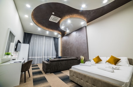 Deluxe Apartment | Premium bedding, memory foam beds, in-room safe, blackout drapes. Hotel River