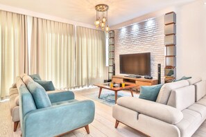 Villa | Woonruimte | Een lcd-televisie