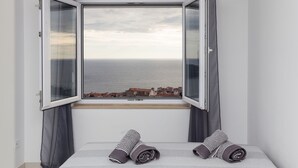 Studio, balkon, uitzicht op zee