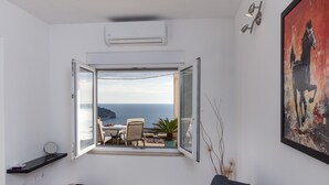 Superior appartement, 1 slaapkamer, terras, uitzicht op zee | Woonruimte