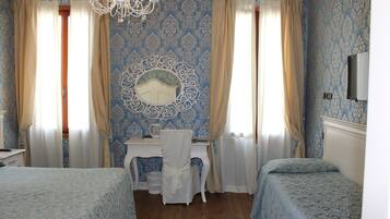 Suite – junior (Campo S Fosca and Canal View) | Safe på rommet, individuelt dekorert og strykejern/-brett