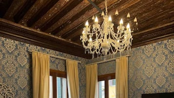 Suite – junior (Campo S Fosca and Canal View) | Safe på rommet, individuelt dekorert og strykejern/-brett