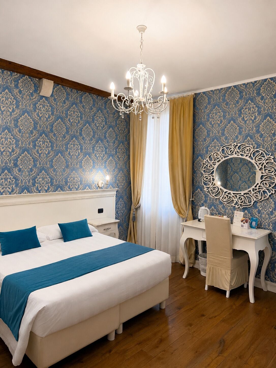 Junior Suite (Campo S Fosca and Canal View) | In-room safe, individually decorated, iron/ironing board, free WiFi