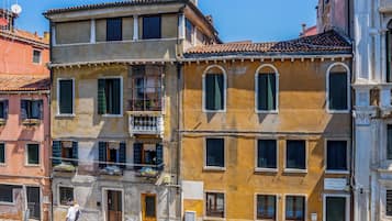 Suite – junior (Campo S Fosca and Canal View) | Safe på rommet, individuelt dekorert og strykejern/-brett