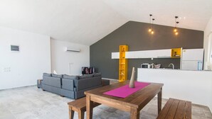 Villa | Aire de séjour | Téléviseur ACL