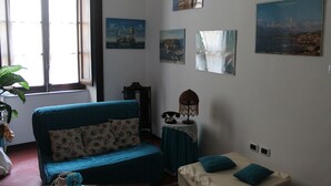 Lobby sitting area - Parthenope's Home (Naples)