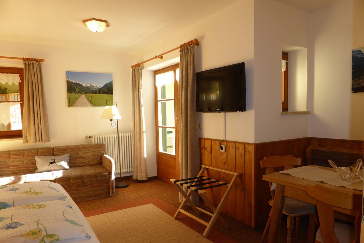 In-room safe, free WiFi, bed sheets