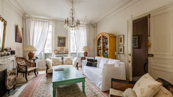 Télévision, cheminée