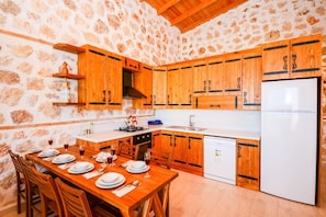 Villa | Private kitchenette | Full-size fridge, oven, stovetop, dishwasher - Villa Mina (Kas)