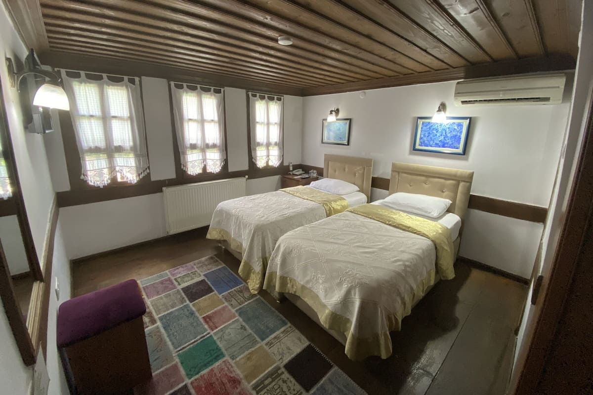 Standard Twin Room | In-room safe, soundproofing, free WiFi, bed sheets