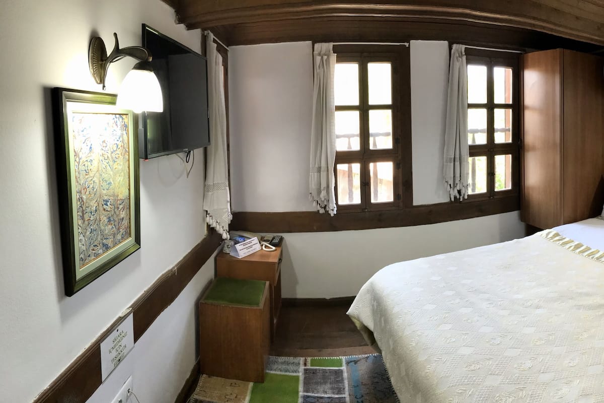 Standard Single Room | In-room safe, soundproofing, free WiFi, bed sheets