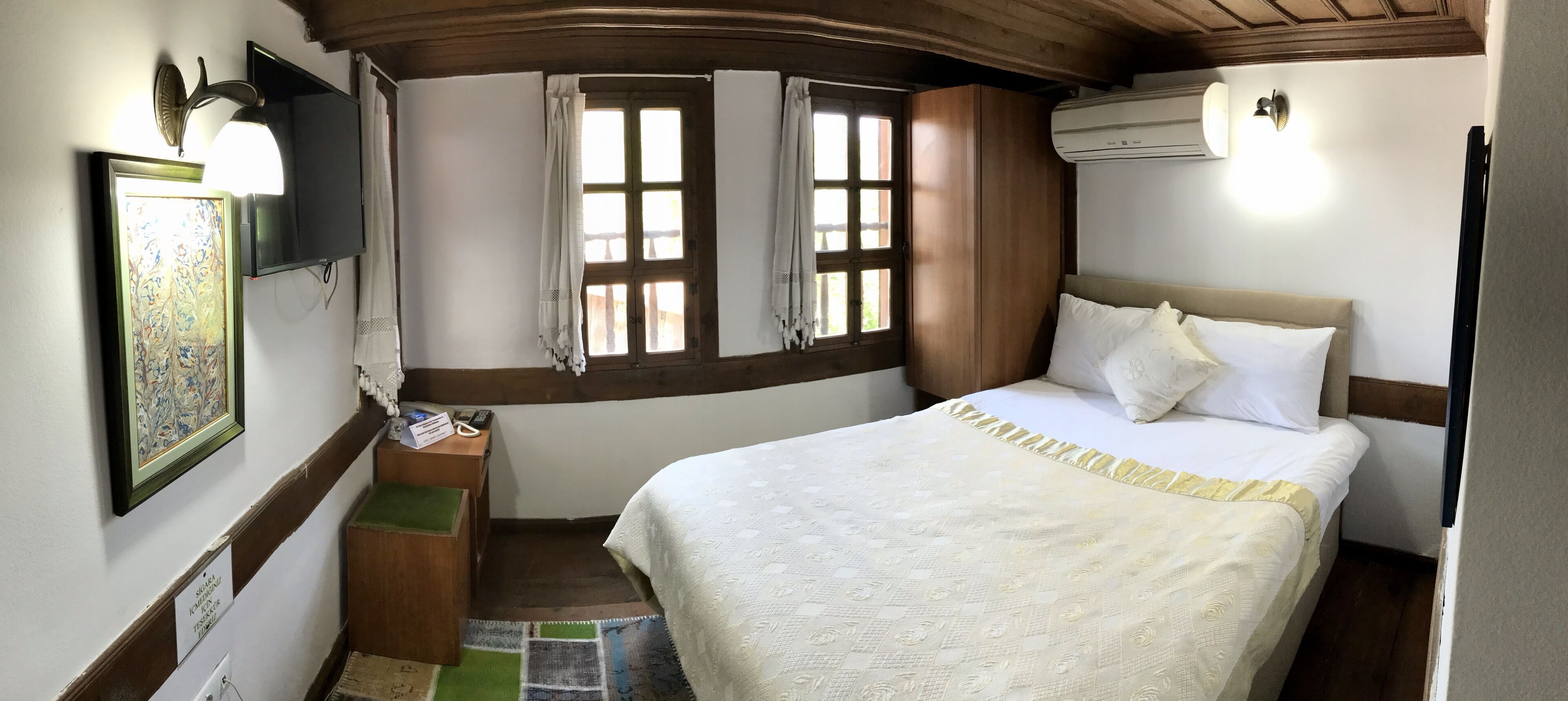 Cofres nos quartos, quartos à prova de som, Wi-Fi de cortesia