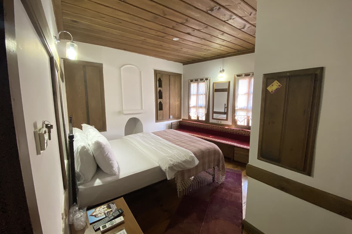 comfort double room | in-room safe, soundproofing, free wifi, bed sheets