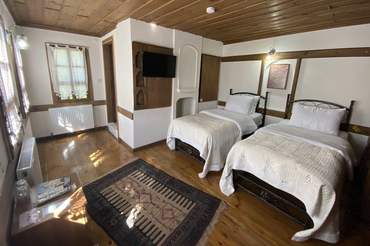 Comfort Twin Room | In-room safe, soundproofing, free WiFi, bed sheets