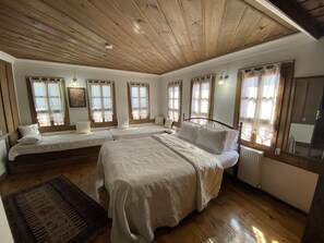 Chambre Confort double | Coffre-fort, système d’insonorisation, accès au Wi-Fi (inclus)
