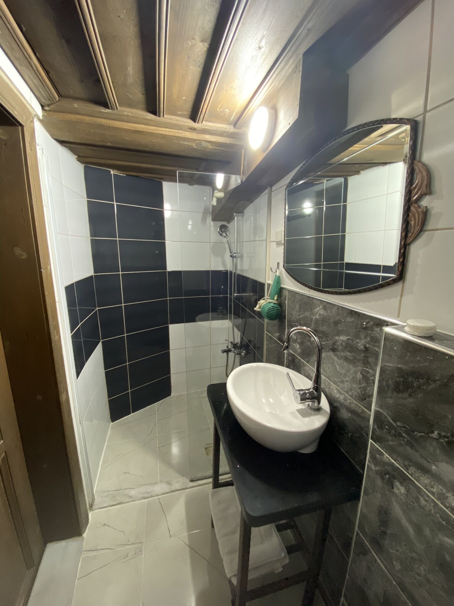 shower, free toiletries, hair dryer, slippers