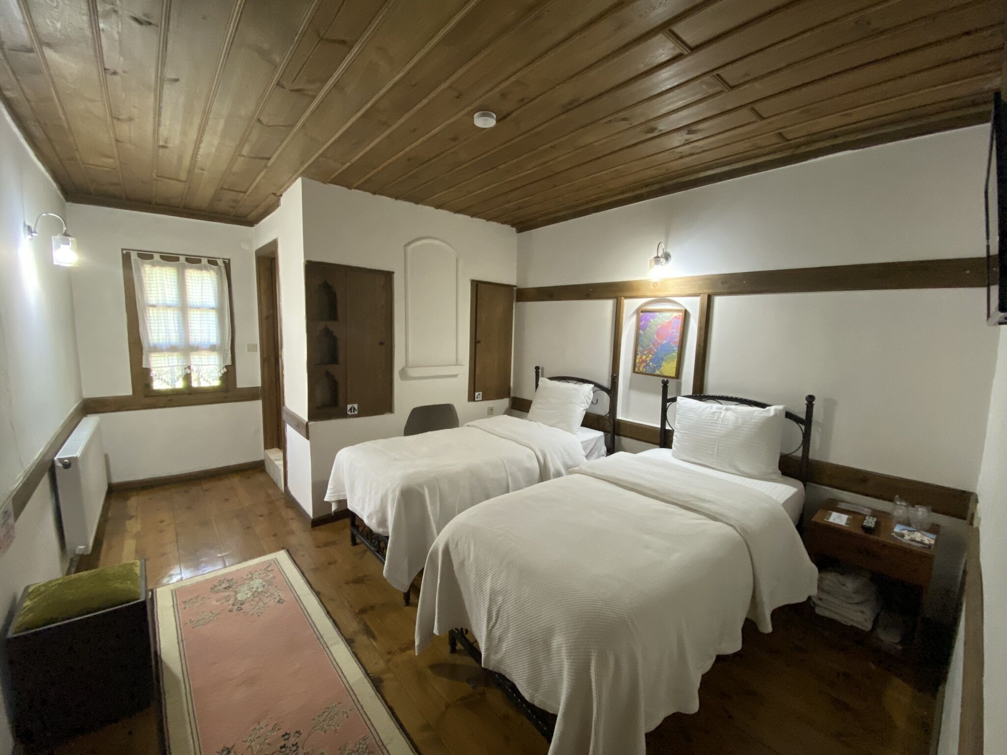 comfort twin room | in-room safe, soundproofing, free wifi, bed sheets