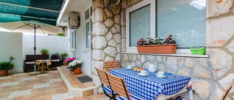 Apartamento superior, 1 quarto, terraço | Terraço/pátio