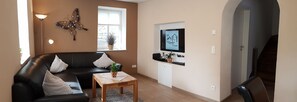 Apartment | Living area | LED TV, table tennis - Eifel Dream Landhaus (Plütscheid)