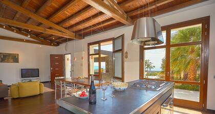 Villa con piscina y vistas al mar, 6 camas.