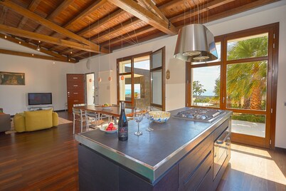 Villa with pool and sea view, 3 bedrooms Sciacca
