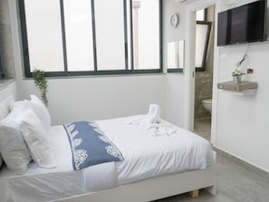 Exclusive Apartment, 1 Double Bed, Non Smoking | Egyptian cotton sheets, premium bedding, pillowtop beds, blackout drapes