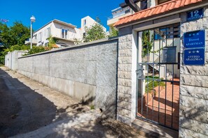 Property entrance - Apartments Kristic (Dubrovnik)