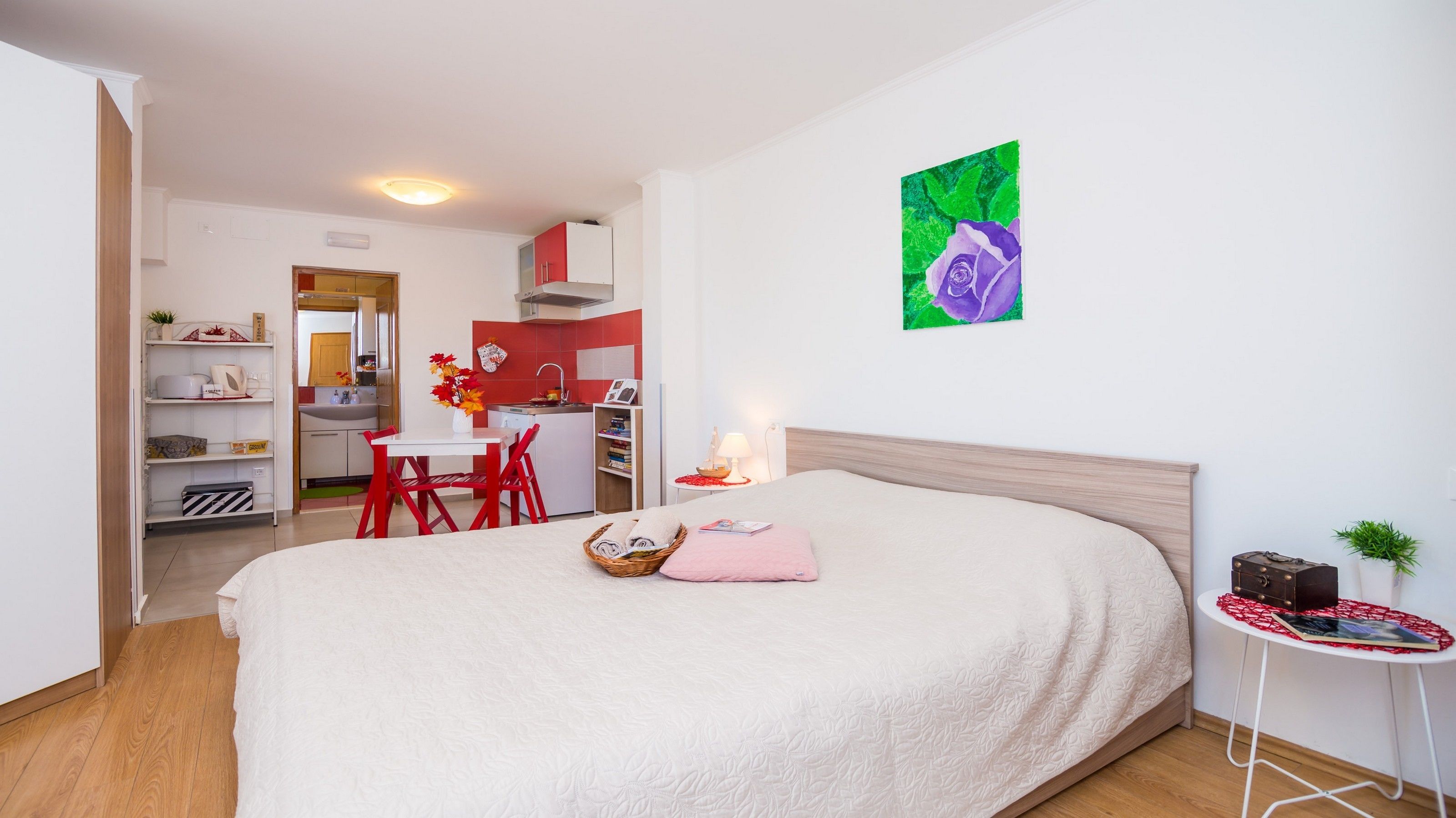 Studio, terrasse, sjøutsikt | Lydisolert, strykejern/-brett, wi-fi (inkludert) og sengetøy