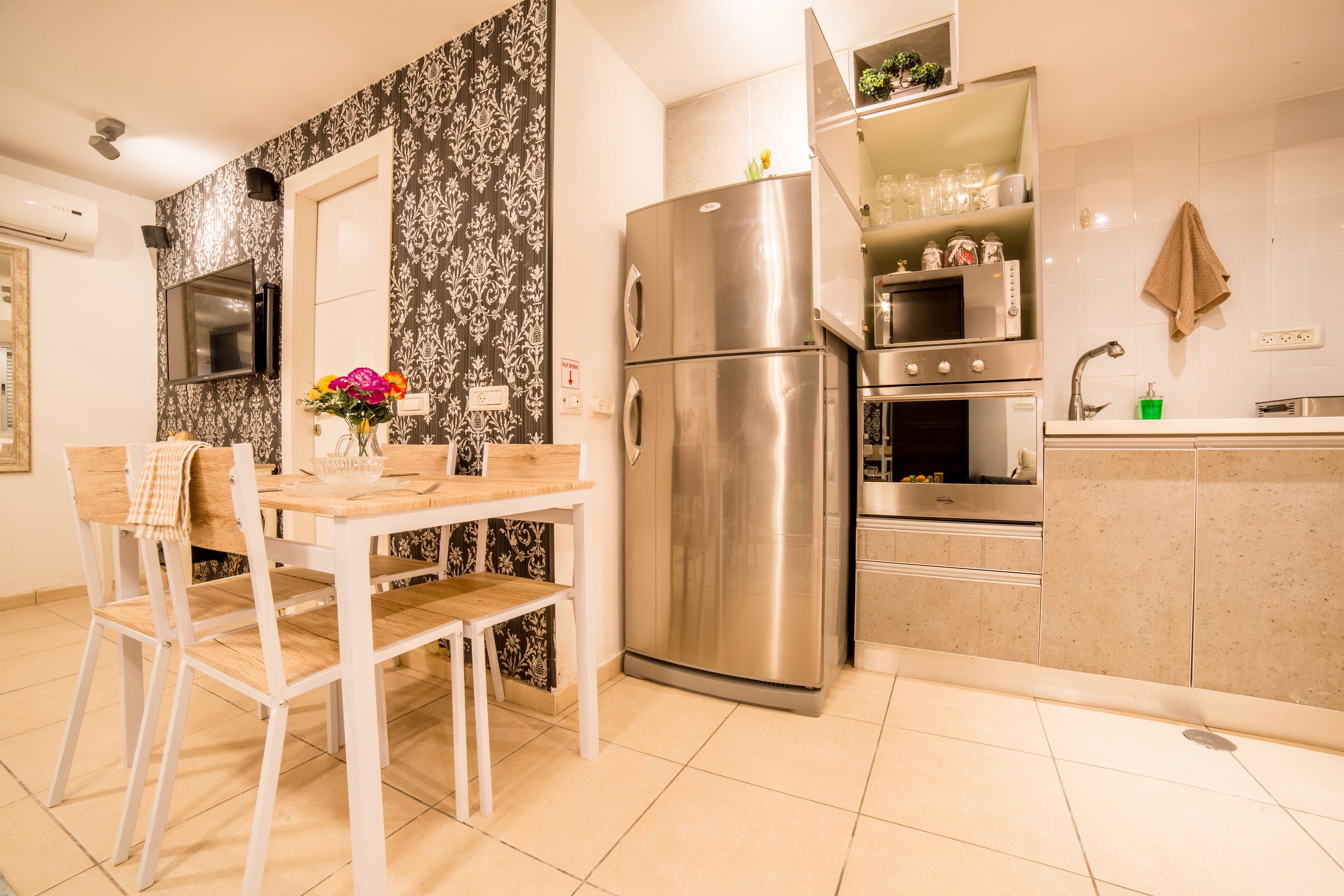 Classic Studio, Non Smoking | Private kitchenette | Full-size fridge, microwave, stovetop, electric kettle